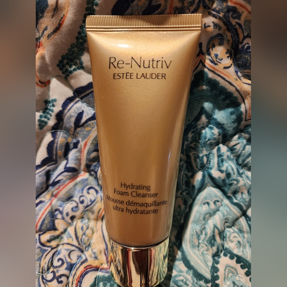 Estee Lauder Re-Nutriv cosmetic bag With Samples - Picture 4 of 8